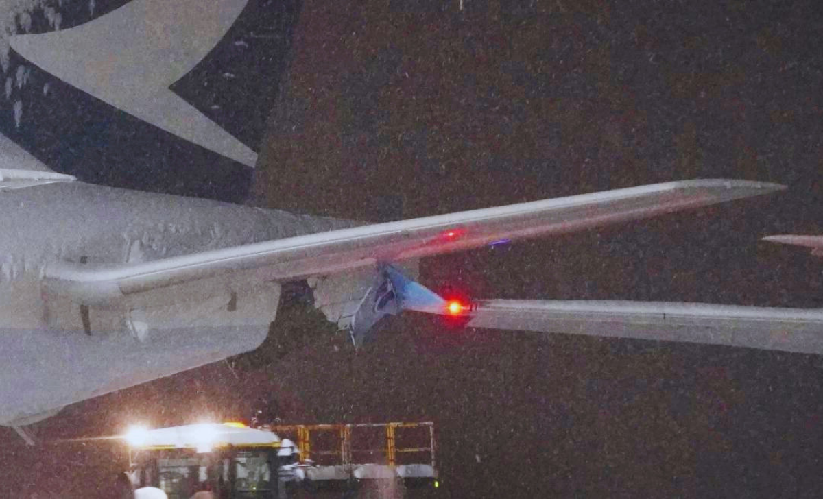 Korean Air and Cathay Pacific Jets Collide