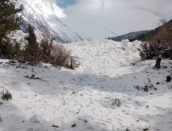 Avalanche Disrupts Travel Routes in Manang