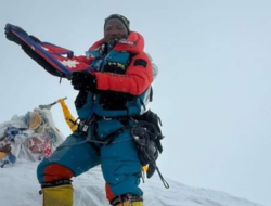 Everest Legend Kami Rita Sherpa Shatters Record with 30th Summit