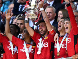 Manchester United Wins FA Cup Final over City Rivals