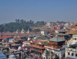 Eight arrested for Theft at Pashupatinath