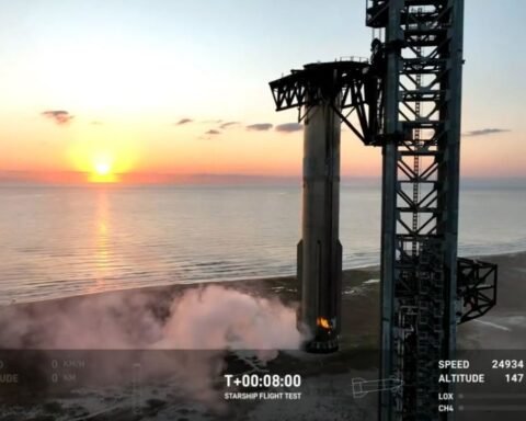 SpaceX Captures Descending Heavy booster Rocket