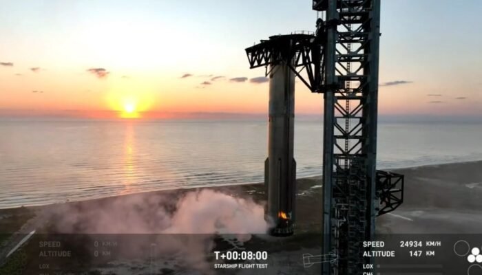 SpaceX Captures Descending Heavy booster Rocket