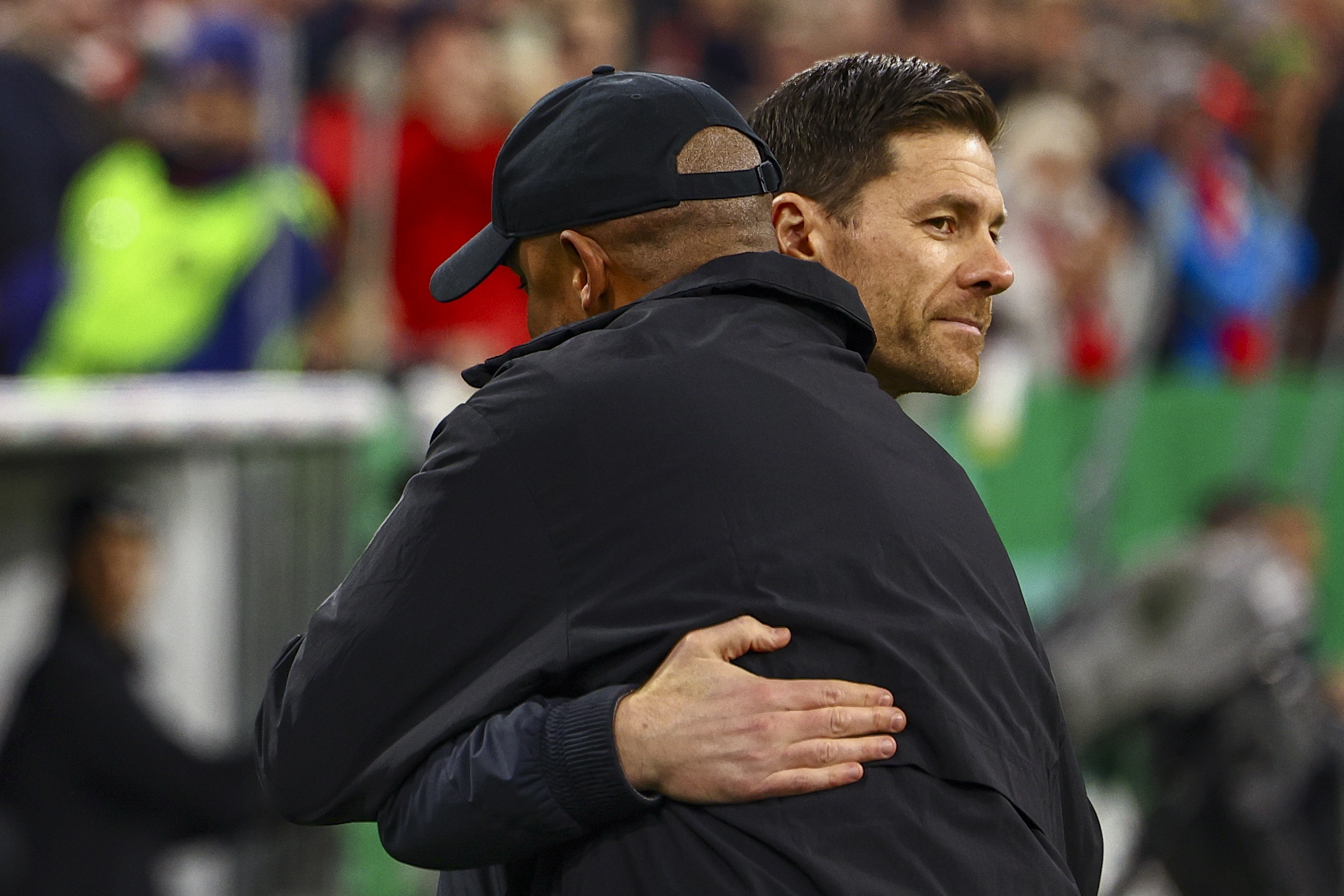 Xabi Alonso, greeting Vincent Kompany