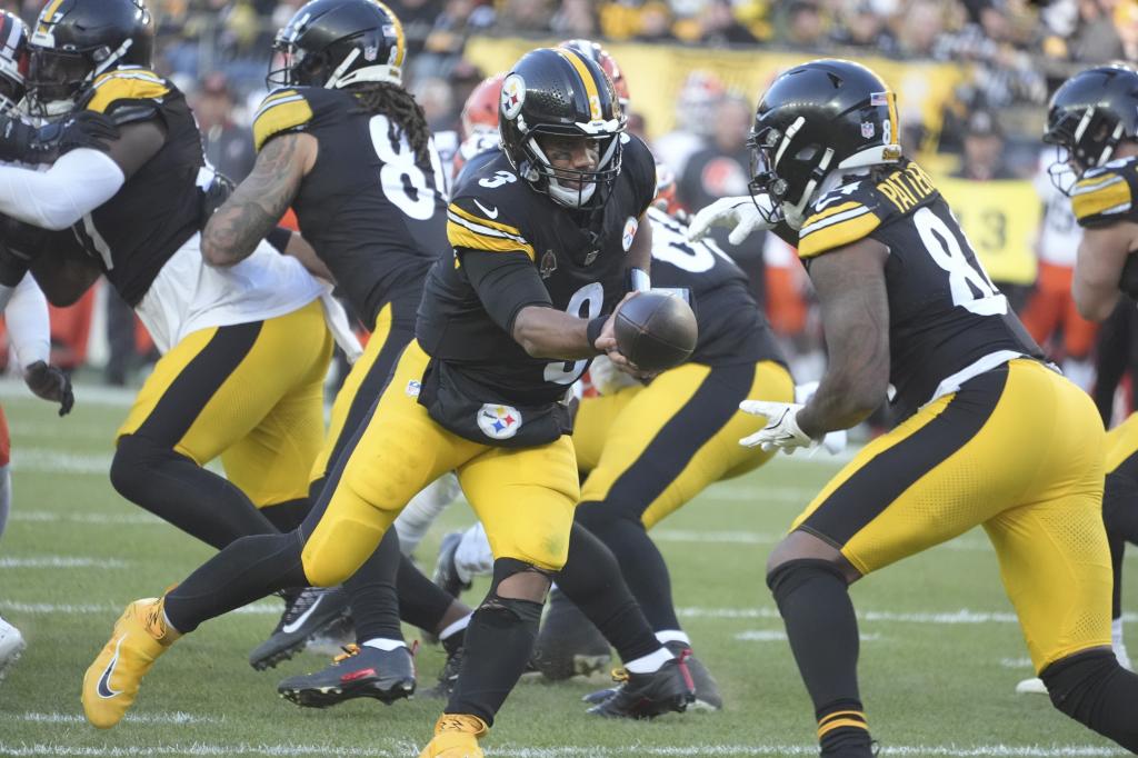 Pittsburgh Steelers quarterback Russell Wilson (3) hands off to Cordarrelle Patterson, right, in the second half of an NFL football game against the Cleveland Browns in Pittsburgh, Sunday, Dec. 8, 2024. (AP Photo/Gene J. Puskar)