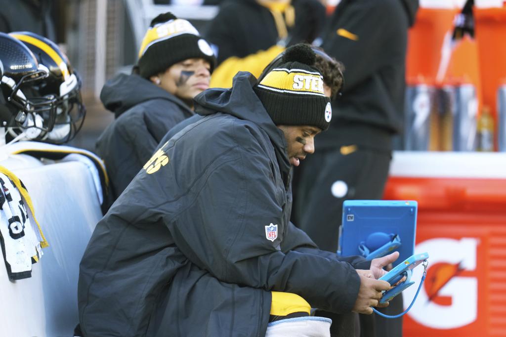 Pittsburgh Steelers quarterback Russell Wilson (3) sits on the bench in the first half of an NFL football game against the Cleveland Browns in Pittsburgh, Sunday, Dec. 8, 2024. quarterback Justin Fields is at left. (AP Photo/Gene J. Puskar)